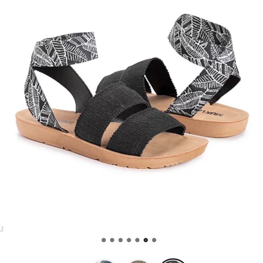 Muk Luks Black and White Leaf About Me Ankle Strap Sandals Size 7 New In Box